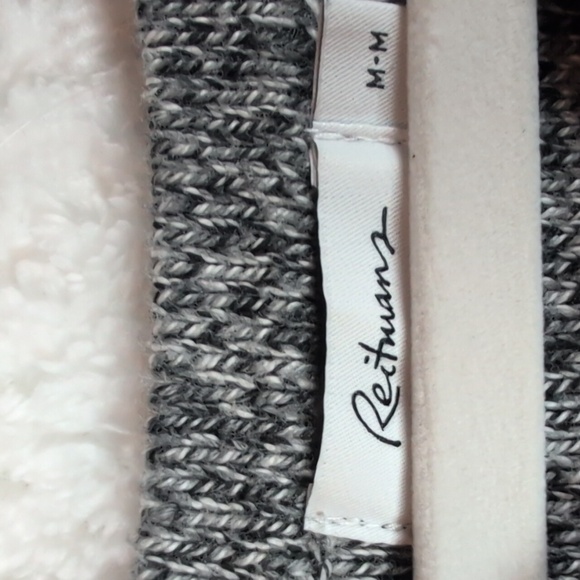 376-Reitmans Gray Sweater with Black Elbow‎ Patches - Picture 2 of 4